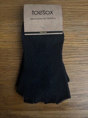 toesox Black Five-Toe Grip Socks